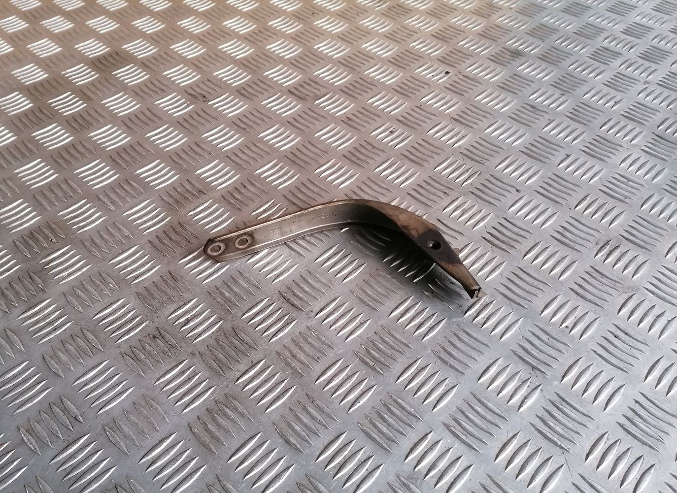 Dzinēja kronšteins priekš SKODA OCTAVIA 2012 1 Dzinēja kronšteins priekš SKODA OCTAVIA 2012