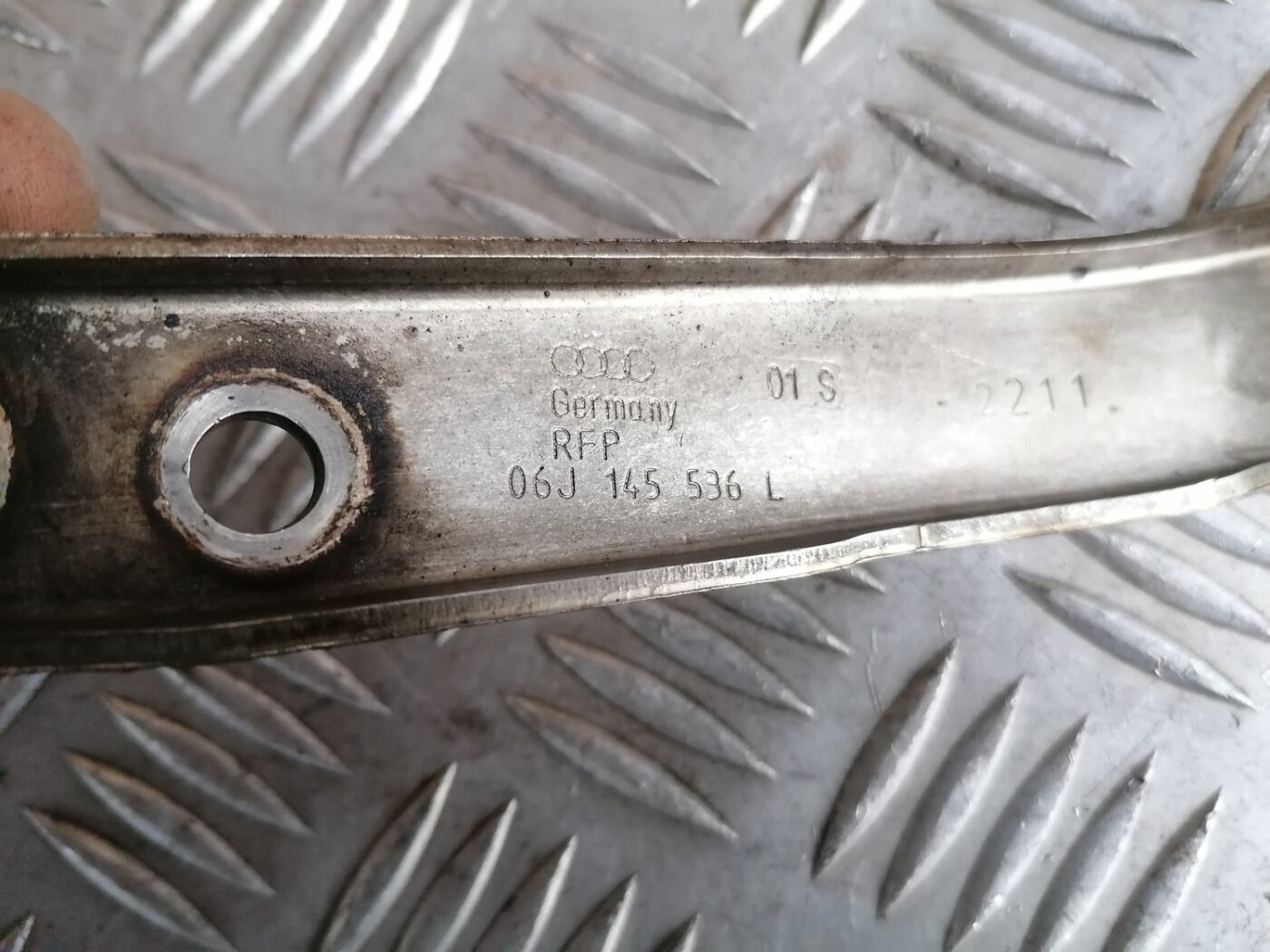 Dzinēja kronšteins priekš SKODA OCTAVIA 2012 4 Dzinēja kronšteins priekš SKODA OCTAVIA 2012