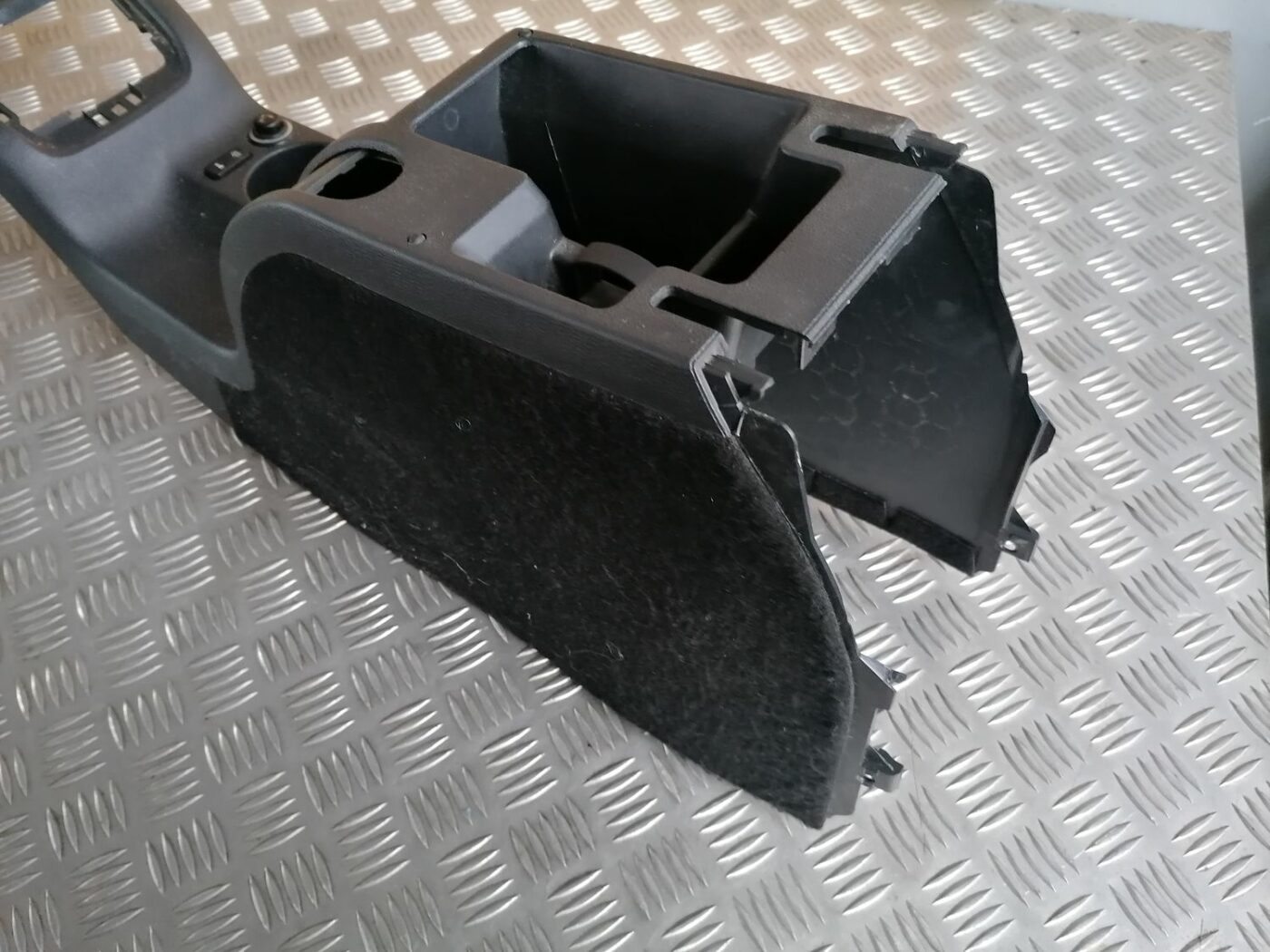 Centrālās konsoles apdares lielākā daļa priekš SKODA OCTAVIA 2012