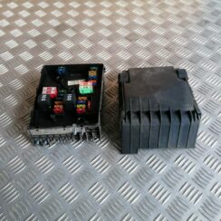 Drošinātāju bloks priekš SKODA OCTAVIA 2012