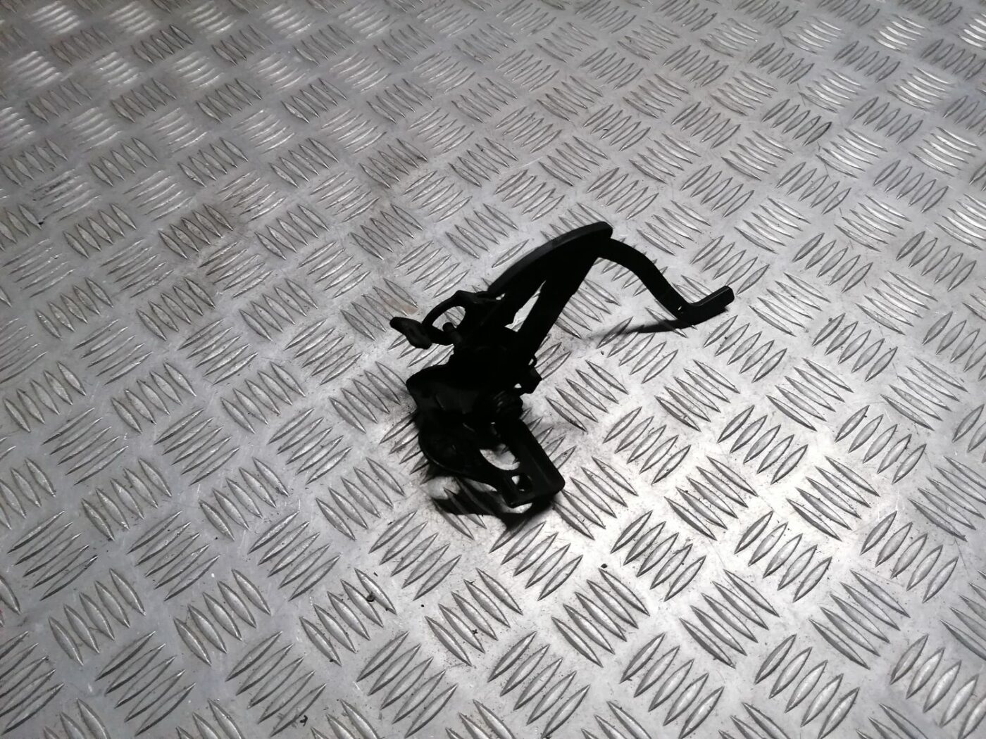 Pārsega atveršanas rokturis priekš SKODA OCTAVIA 2012