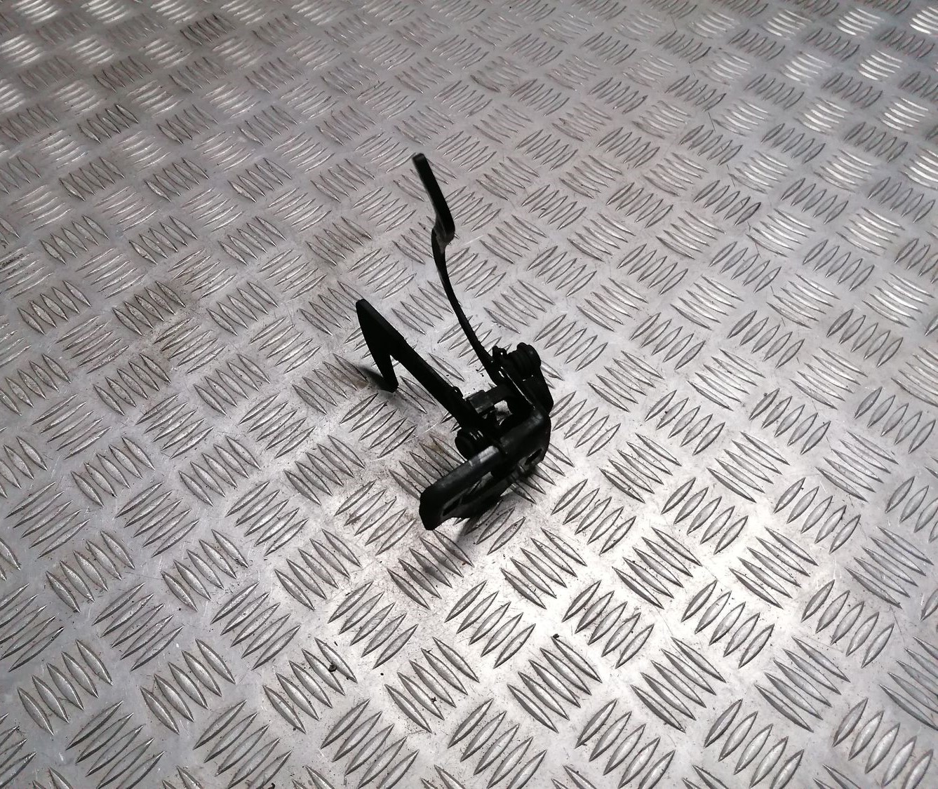 Pārsega atveršanas rokturis priekš SKODA OCTAVIA 2012