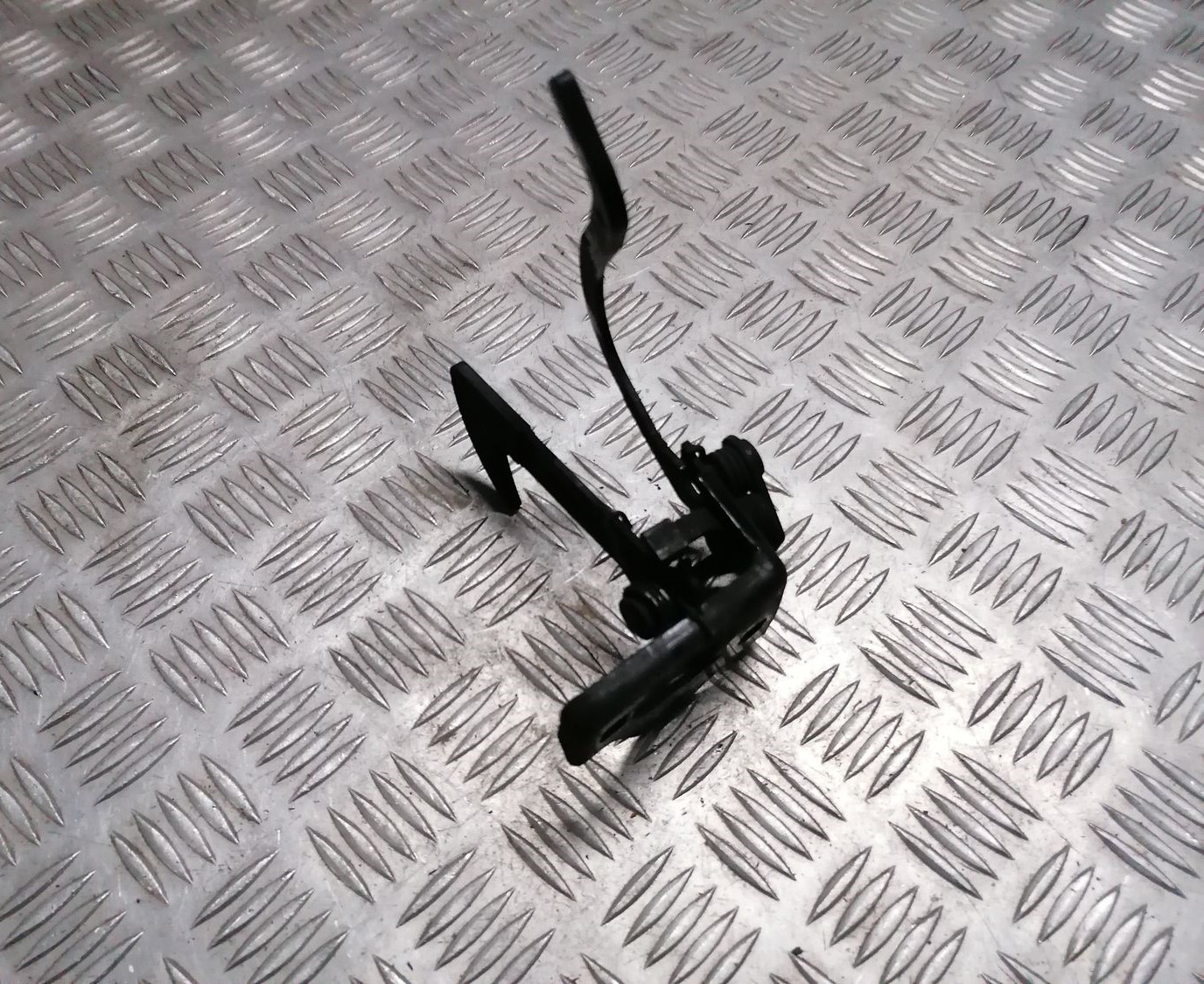 Pārsega atveršanas rokturis priekš SKODA OCTAVIA 2012