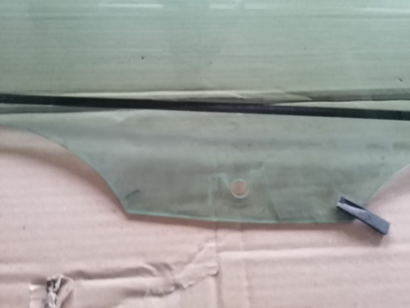 Aizmugurējo labo durvju stikls priekš SKODA OCTAVIA 2012