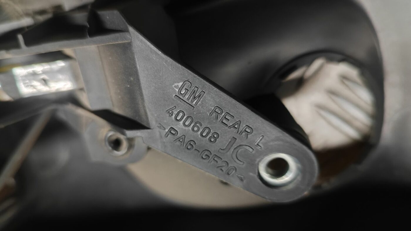 Aizmugurējo kreiso durvju apdare priekš OPEL ZAFIRA 2002