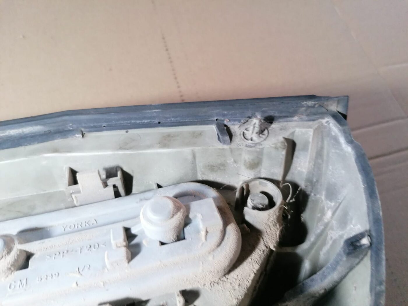 Aizmugurējais labais lukturis priekš OPEL ZAFIRA 2002