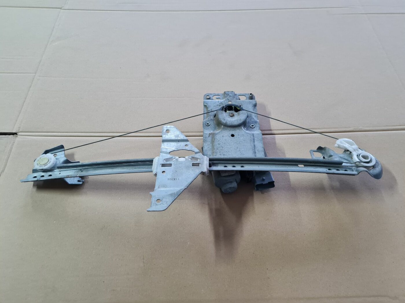 Stikla pacelšanas mehānisms aizmugurējais kreisais priekš PEUGEOT 307 2003