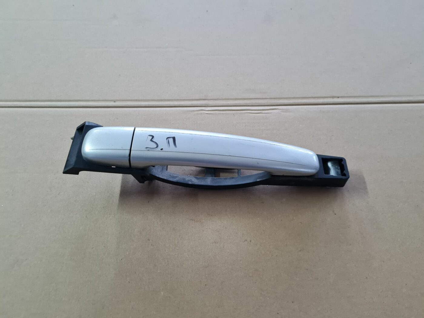 Aizmugurējāis labais durvju rokturis priekš PEUGEOT 307 2003