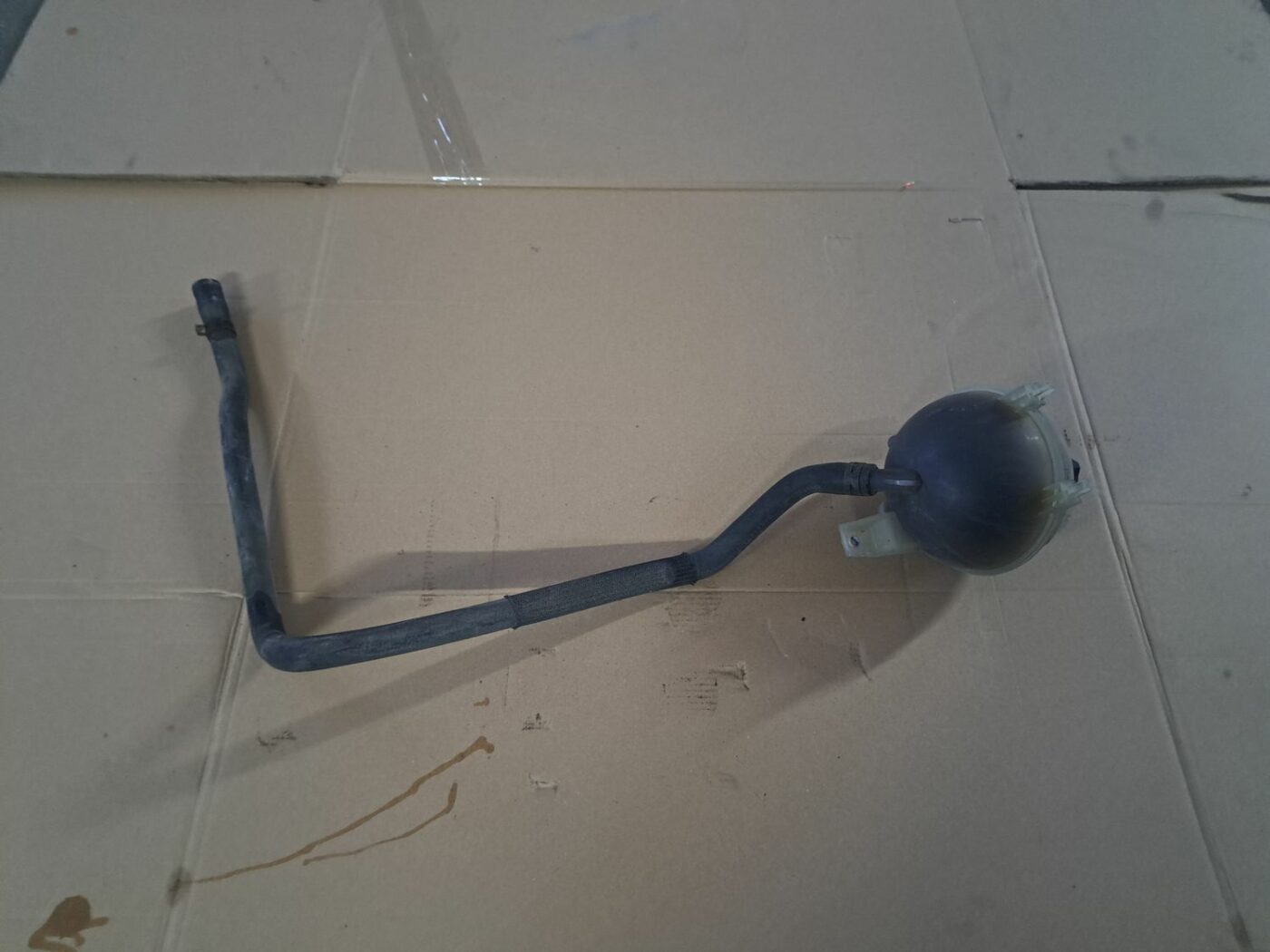 Dzesēšanas šķidruma tvertne priekš PEUGEOT 307 2003