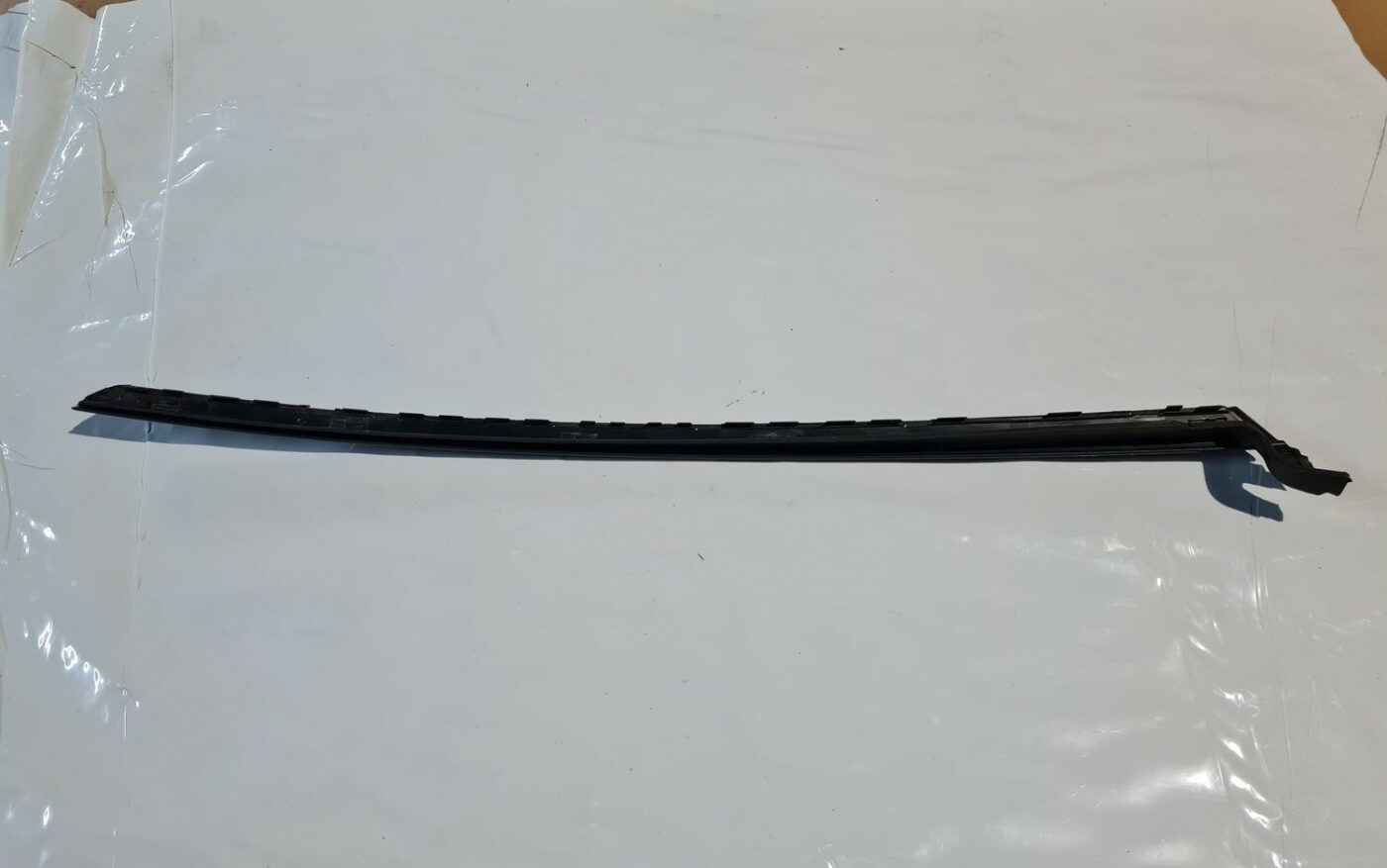 Vējstikla moldings priekš CITROEN C4 2006-2 2 Vējstikla moldings priekš CITROEN C4 2006-2