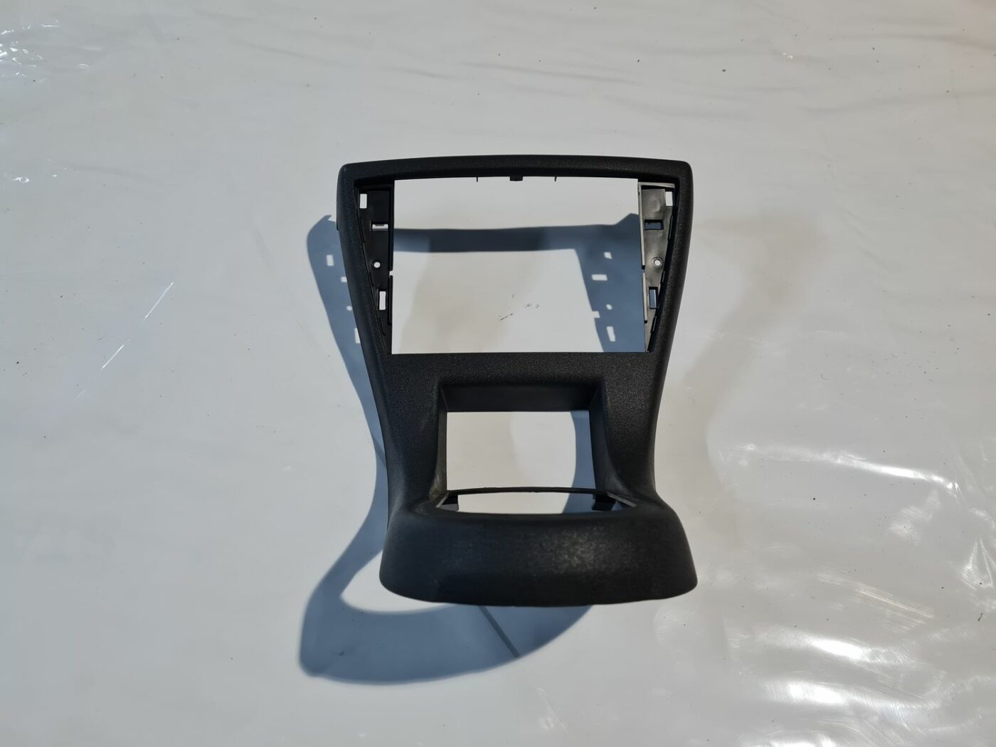 Centrālās konsoles dekoratīvais rāmis priekš CITROEN C4 2006-2 2 Centrālās konsoles dekoratīvais rāmis priekš CITROEN C4 2006-2