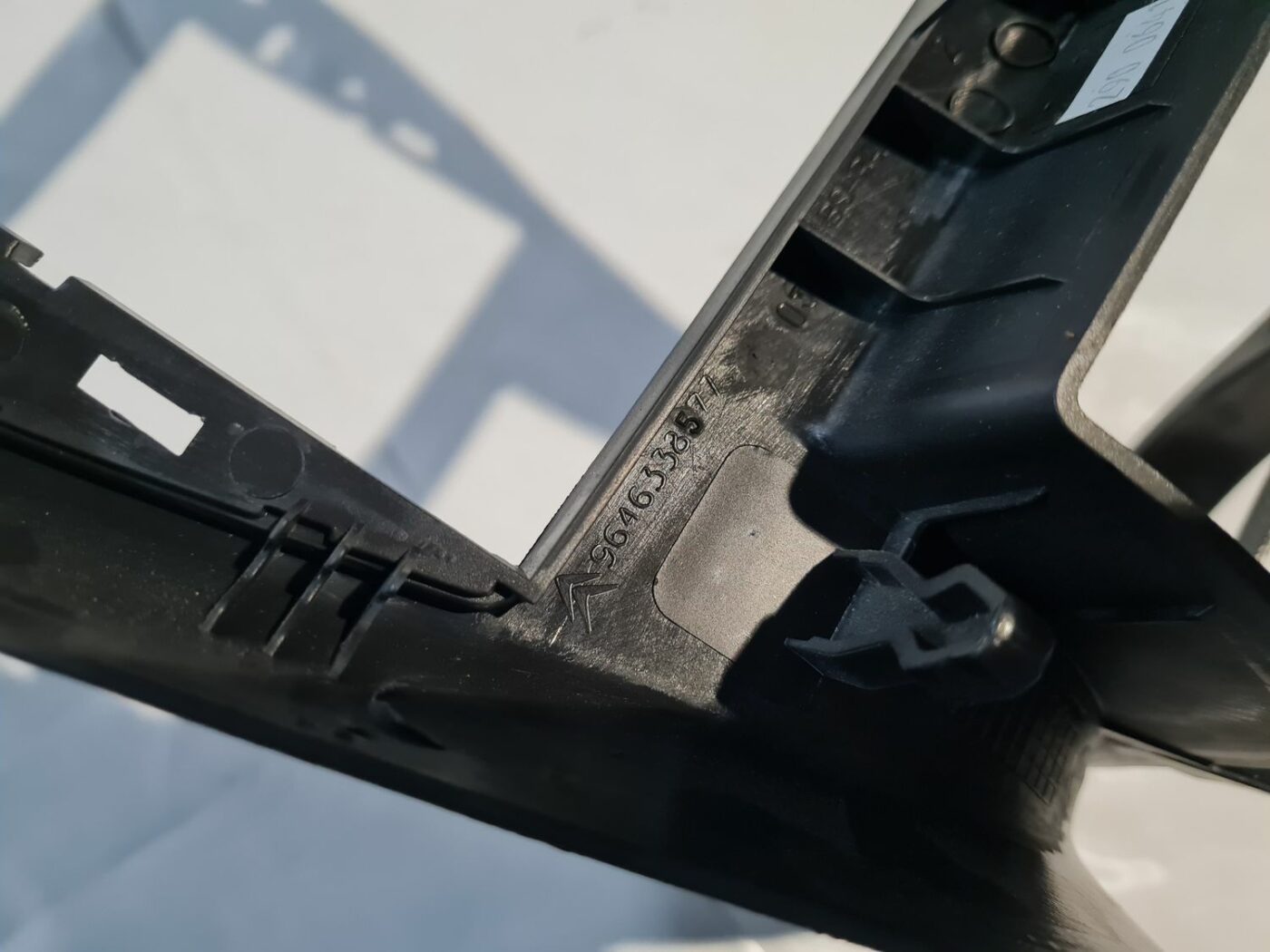 Centrālās konsoles dekoratīvais rāmis priekš CITROEN C4 2006-2 3 Centrālās konsoles dekoratīvais rāmis priekš CITROEN C4 2006-2