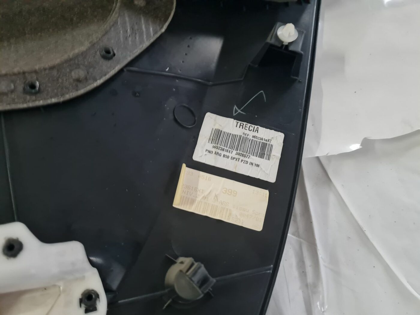 Aizmugurējo kreiso durvju apdare priekš CITROEN C4 2006-2 4 Aizmugurējo kreiso durvju apdare priekš CITROEN C4 2006-2