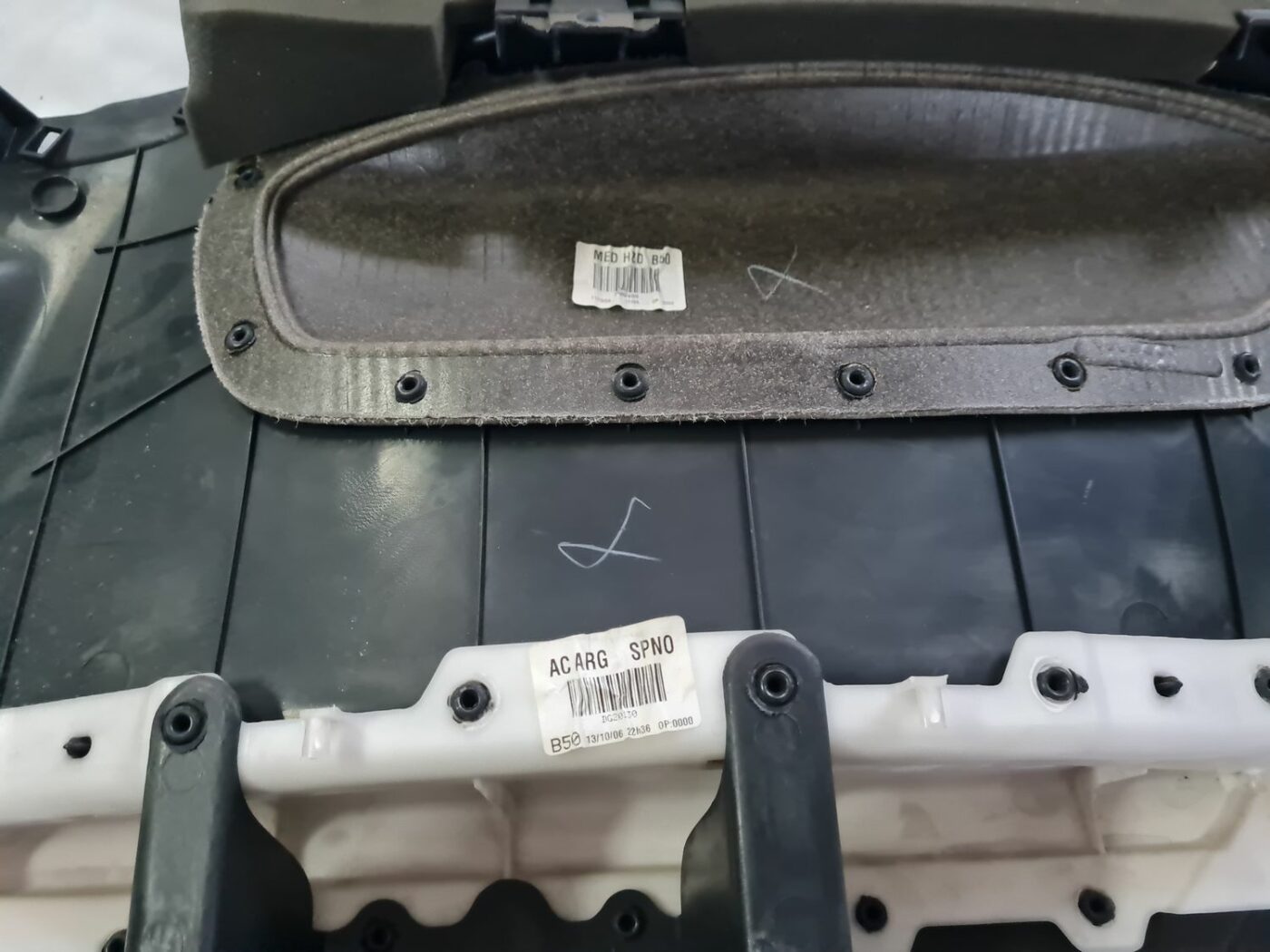 Aizmugurējo kreiso durvju apdare priekš CITROEN C4 2006-2 3 Aizmugurējo kreiso durvju apdare priekš CITROEN C4 2006-2