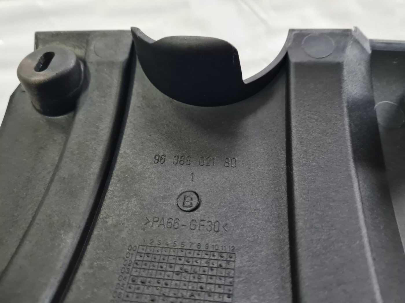 Dzinēja dekoratīvais vāks priekš CITROEN C4 2006-2 3 Dzinēja dekoratīvais vāks priekš CITROEN C4 2006-2