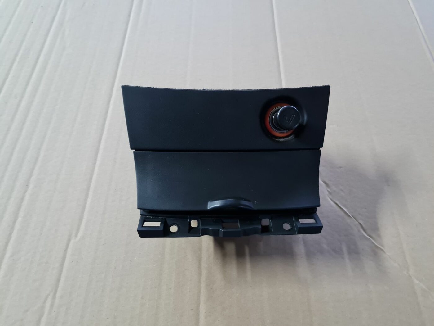 Pelnu trauks priekš MAZDA 3 2007 1 Pelnu trauks priekš MAZDA 3 2007