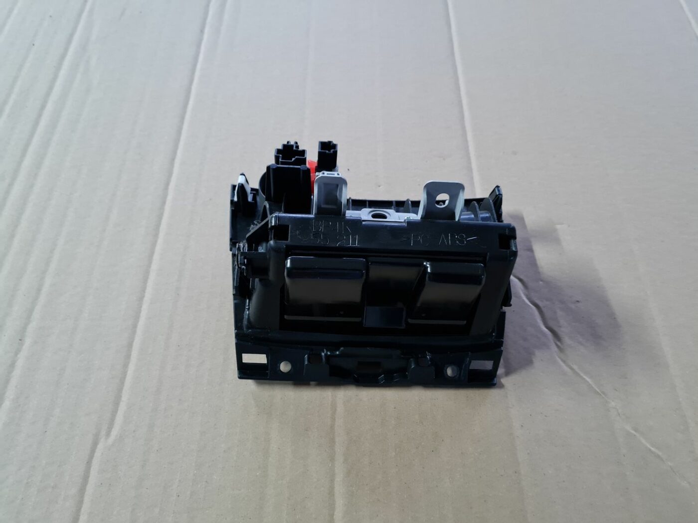 Pelnu trauks priekš MAZDA 3 2007 3 Pelnu trauks priekš MAZDA 3 2007