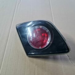 Bagāžnieka vāka kreisais lukturis priekš MAZDA 3 2007