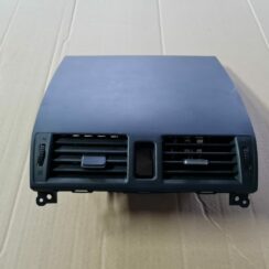 Mērinstrumentu paneļa gaisa vads, centrā priekš MAZDA 3 2007