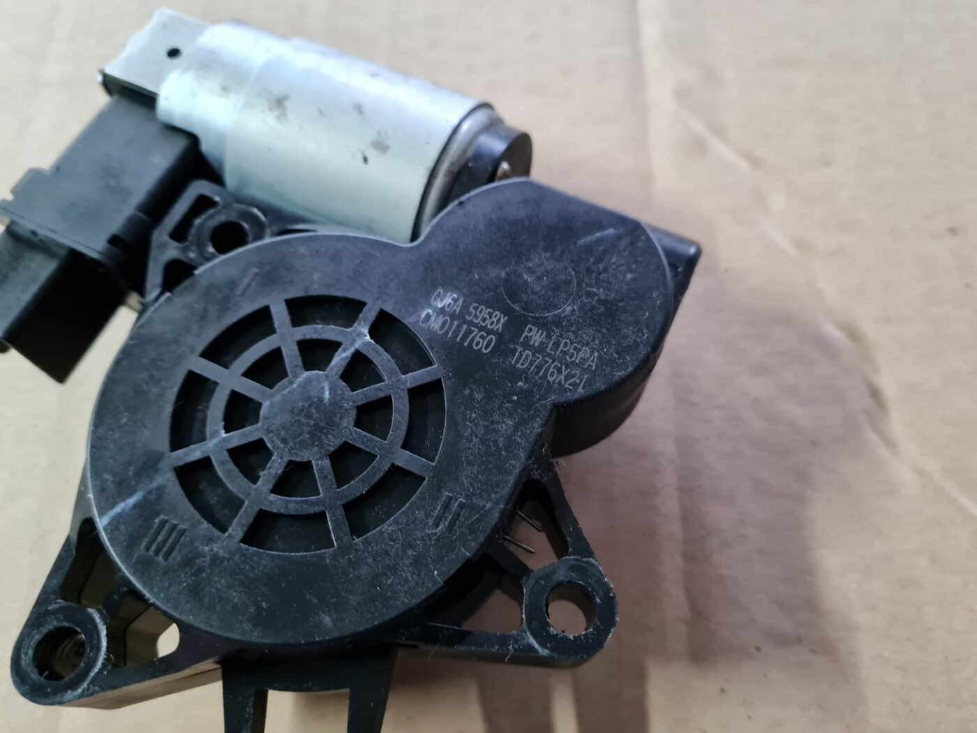 Elektrisko stiklu motors priekš MAZDA 3 2007 4 Elektrisko stiklu motors priekš MAZDA 3 2007