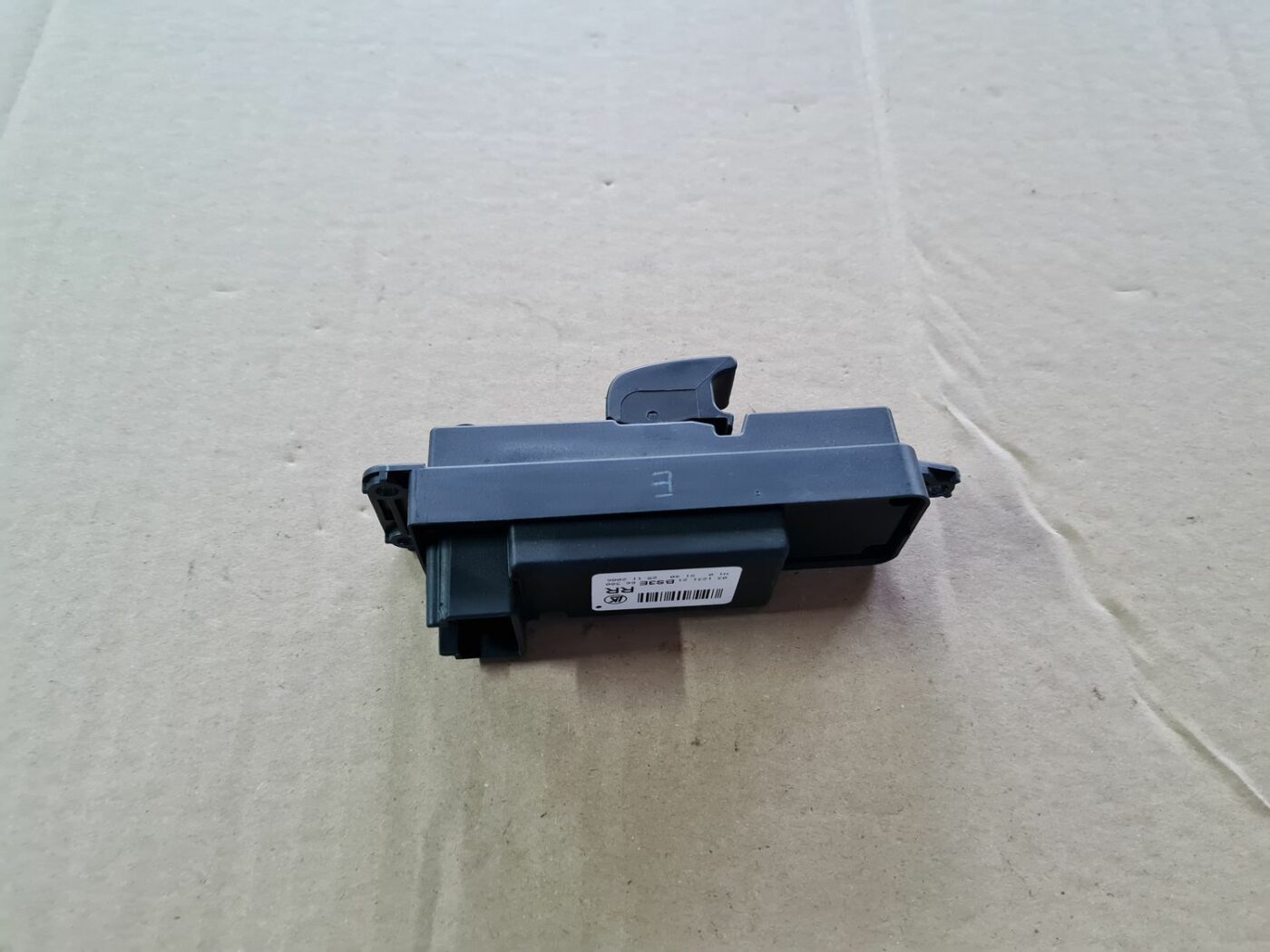 Stikla pacelšanas poga priekš MAZDA 3 2007 2 Stikla pacelšanas poga priekš MAZDA 3 2007