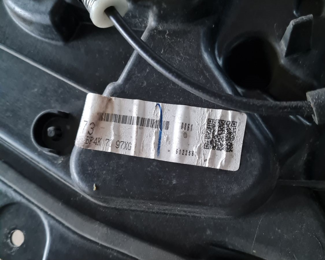 Stikla pacelšanas mehānisma panele priekš MAZDA 3 2007 2 Stikla pacelšanas mehānisma panele priekš MAZDA 3 2007