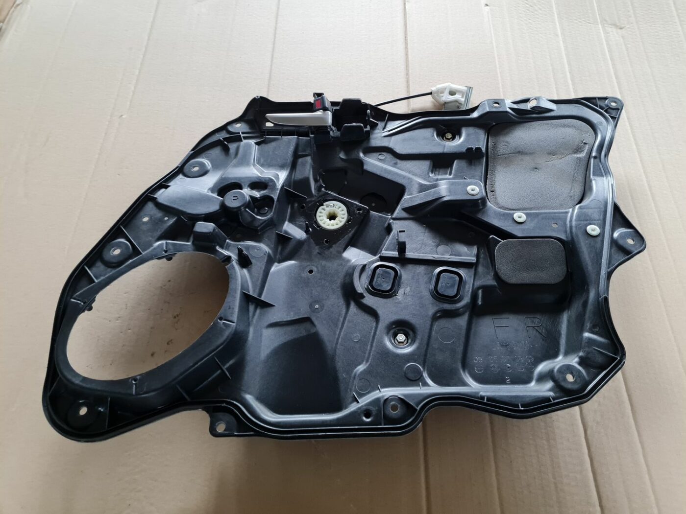 Stikla pacelšanas mehānisma panele priekš MAZDA 3 2007 5 Stikla pacelšanas mehānisma panele priekš MAZDA 3 2007