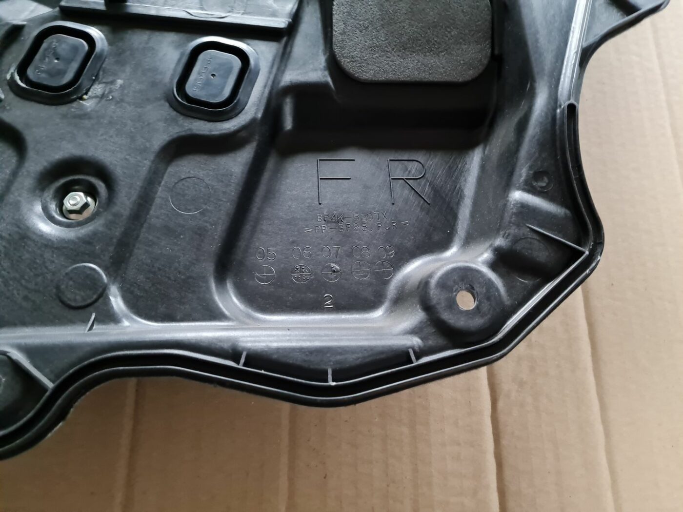 Stikla pacelšanas mehānisma panele priekš MAZDA 3 2007 3 Stikla pacelšanas mehānisma panele priekš MAZDA 3 2007