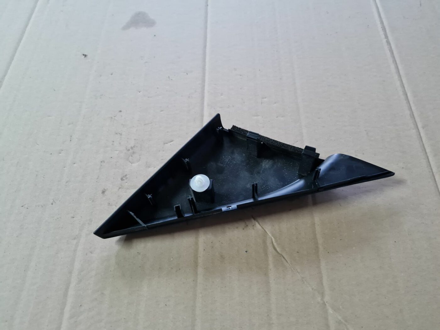 Durvju spoguļa apdares uzlika salonā (bez skaļruņa) priekš MAZDA 3 2007 2 Durvju spoguļa apdares uzlika salonā (bez skaļruņa) priekš MAZDA 3 2007