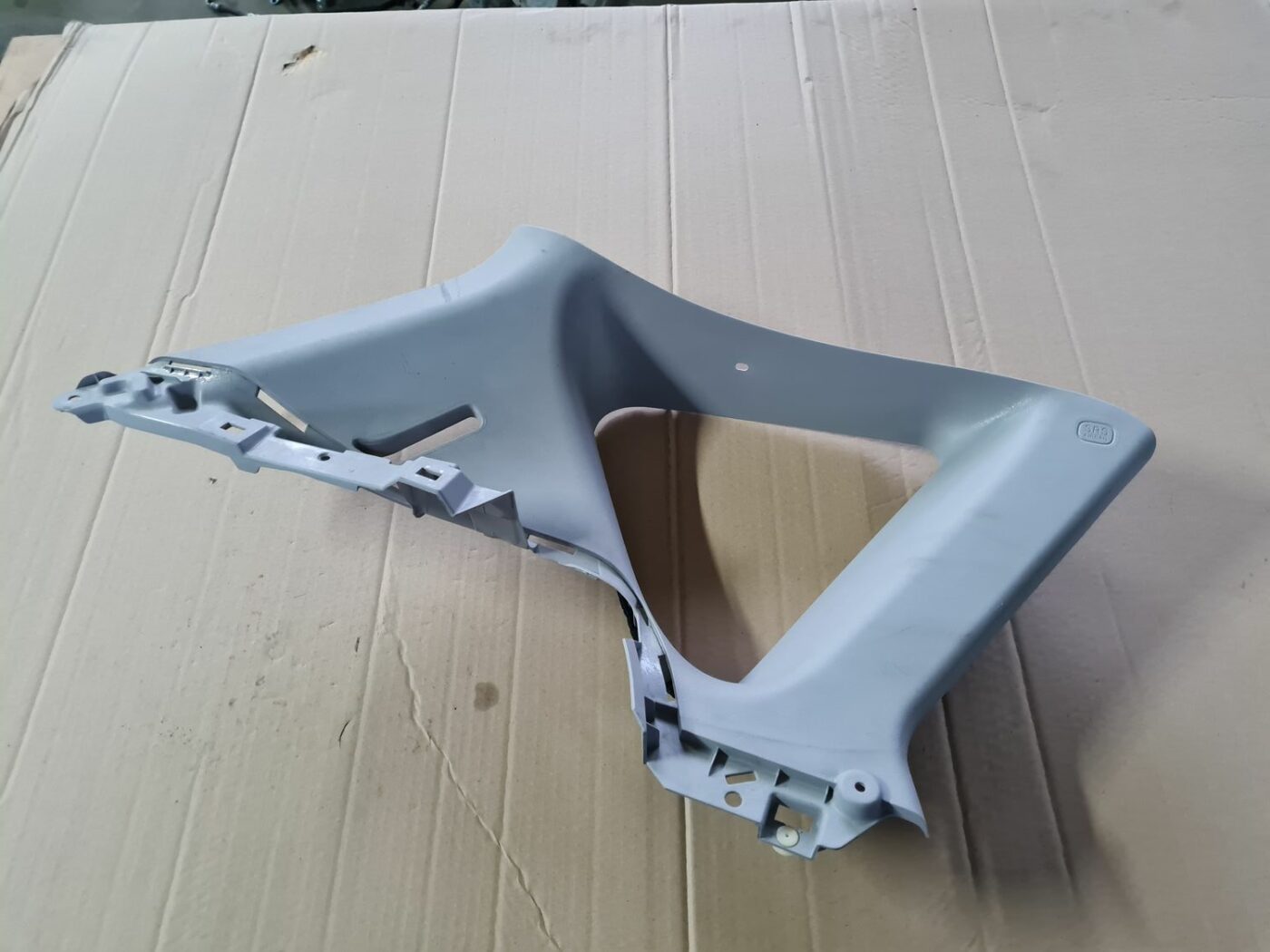 Bagažnieka nodalījuma statnes apdare priekš MAZDA 3 2007