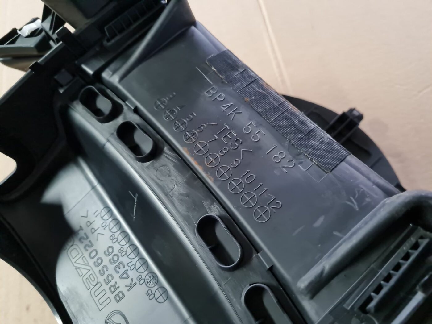 Spidometra apdare priekš MAZDA 3 2007 4 Spidometra apdare priekš MAZDA 3 2007