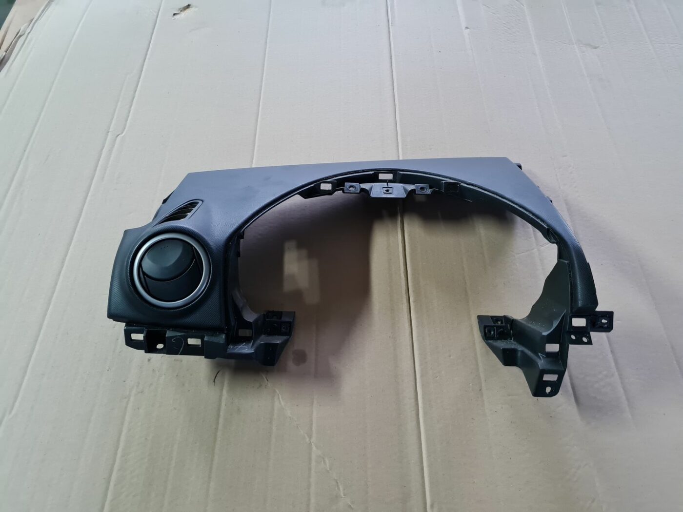 Mērinstrumentu paneļa apdare augšā priekš MAZDA 3 2007 1 Mērinstrumentu paneļa apdare augšā priekš MAZDA 3 2007