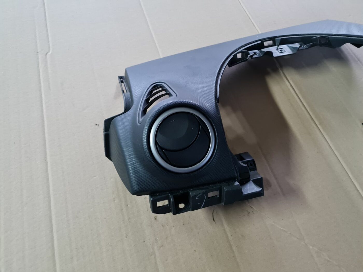 Mērinstrumentu paneļa apdare augšā priekš MAZDA 3 2007 2 Mērinstrumentu paneļa apdare augšā priekš MAZDA 3 2007