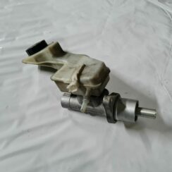 Bremžu pastiprinātāja galvenais cilindrs priekš MAZDA 3 2007