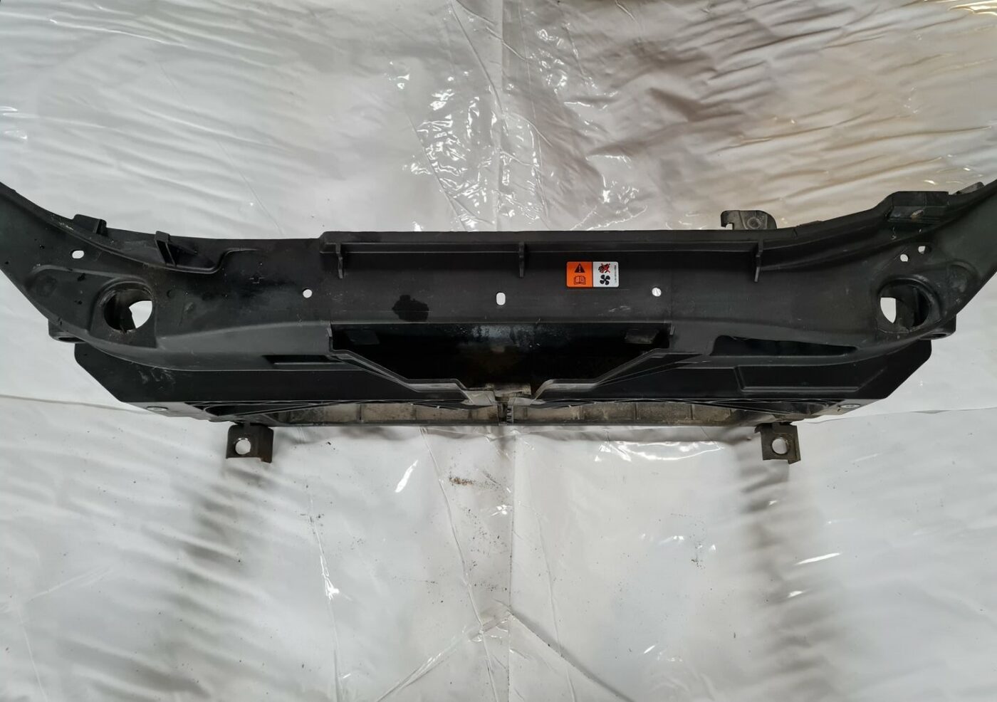 Priekšējā radiatora rāmis priekš MAZDA 3 2007