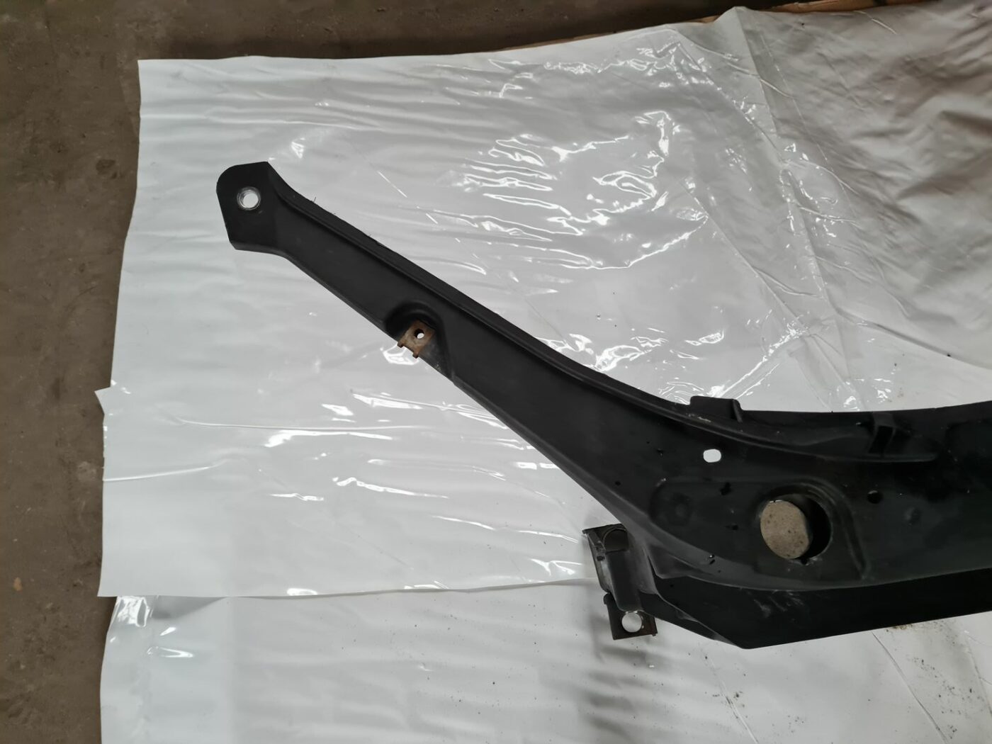 Priekšējā radiatora rāmis priekš MAZDA 3 2007