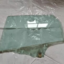 Aizmugurējo kreiso durvju stikls priekš MAZDA 3 2007