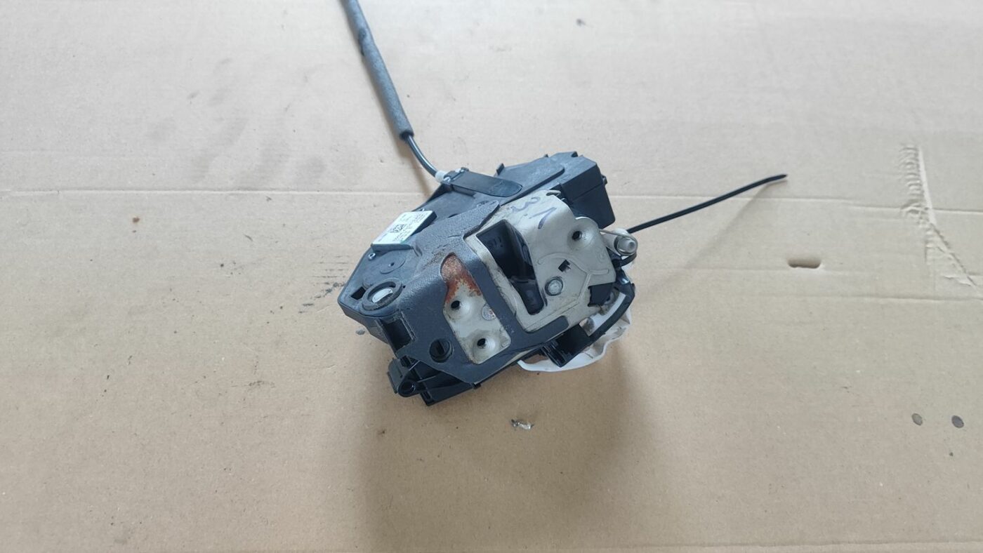 Aizmugurējo kreiso durvju slēdzene priekš FORD FOCUS 2016 UNIVERSAL 2 Aizmugurējo kreiso durvju slēdzene priekš FORD FOCUS 2016 UNIVERSAL