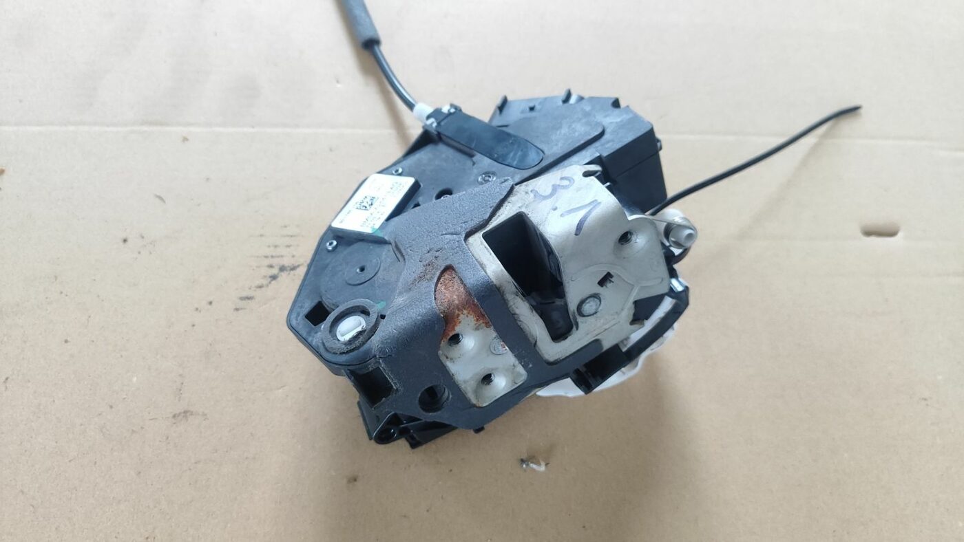 Aizmugurējo kreiso durvju slēdzene priekš FORD FOCUS 2016 UNIVERSAL 7 Aizmugurējo kreiso durvju slēdzene priekš FORD FOCUS 2016 UNIVERSAL