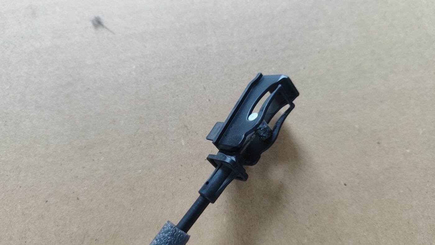 Aizmugurējo kreiso durvju slēdzene priekš FORD FOCUS 2016 UNIVERSAL 3 Aizmugurējo kreiso durvju slēdzene priekš FORD FOCUS 2016 UNIVERSAL