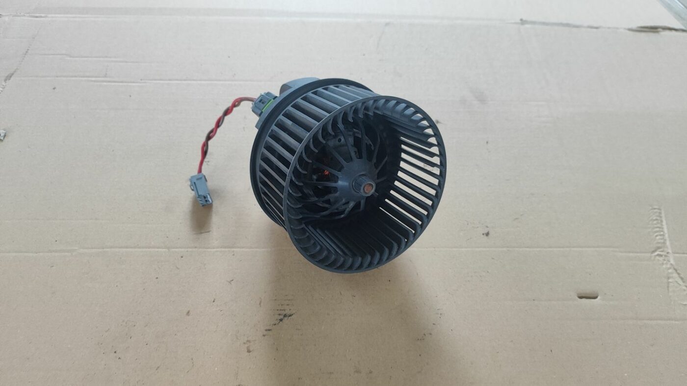 Salona ventilators priekš FORD FOCUS 2016 UNIVERSAL