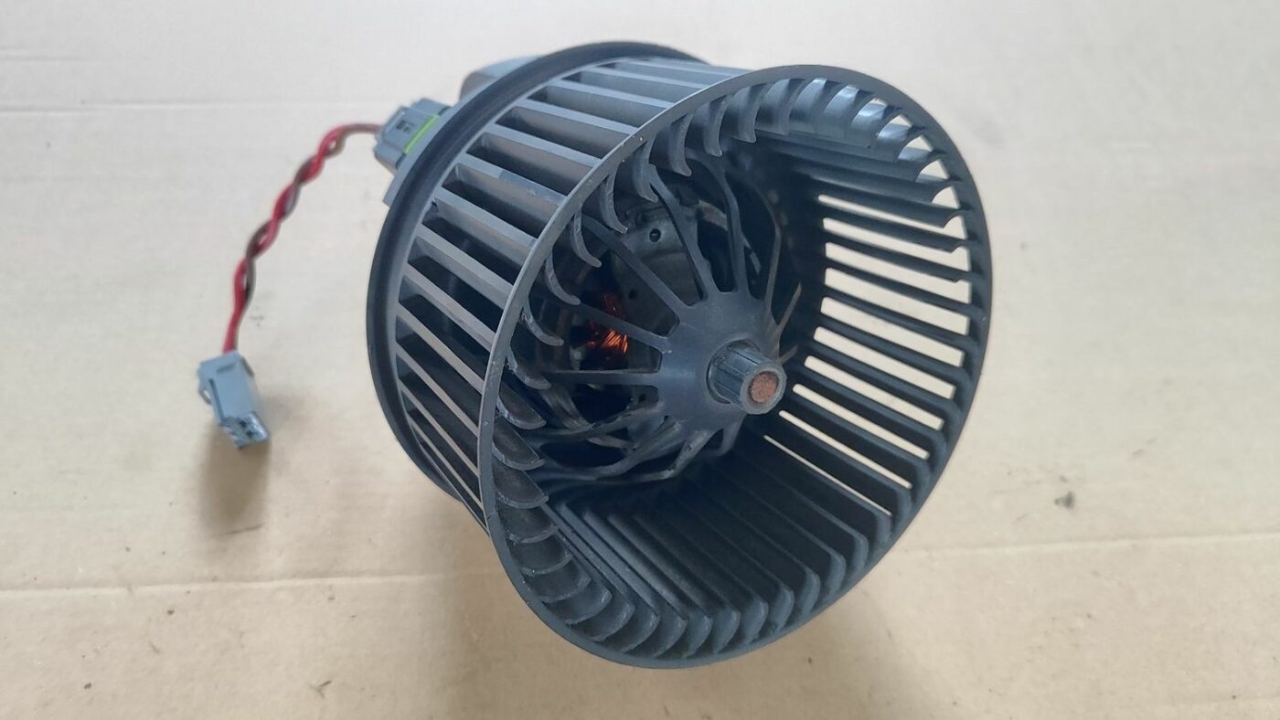 Salona ventilators priekš FORD FOCUS 2016 UNIVERSAL