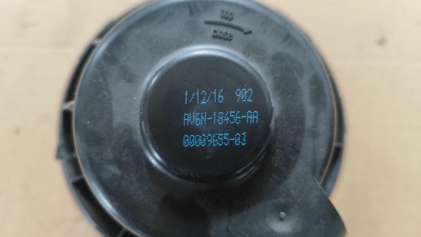 Salona ventilators priekš FORD FOCUS 2016 UNIVERSAL