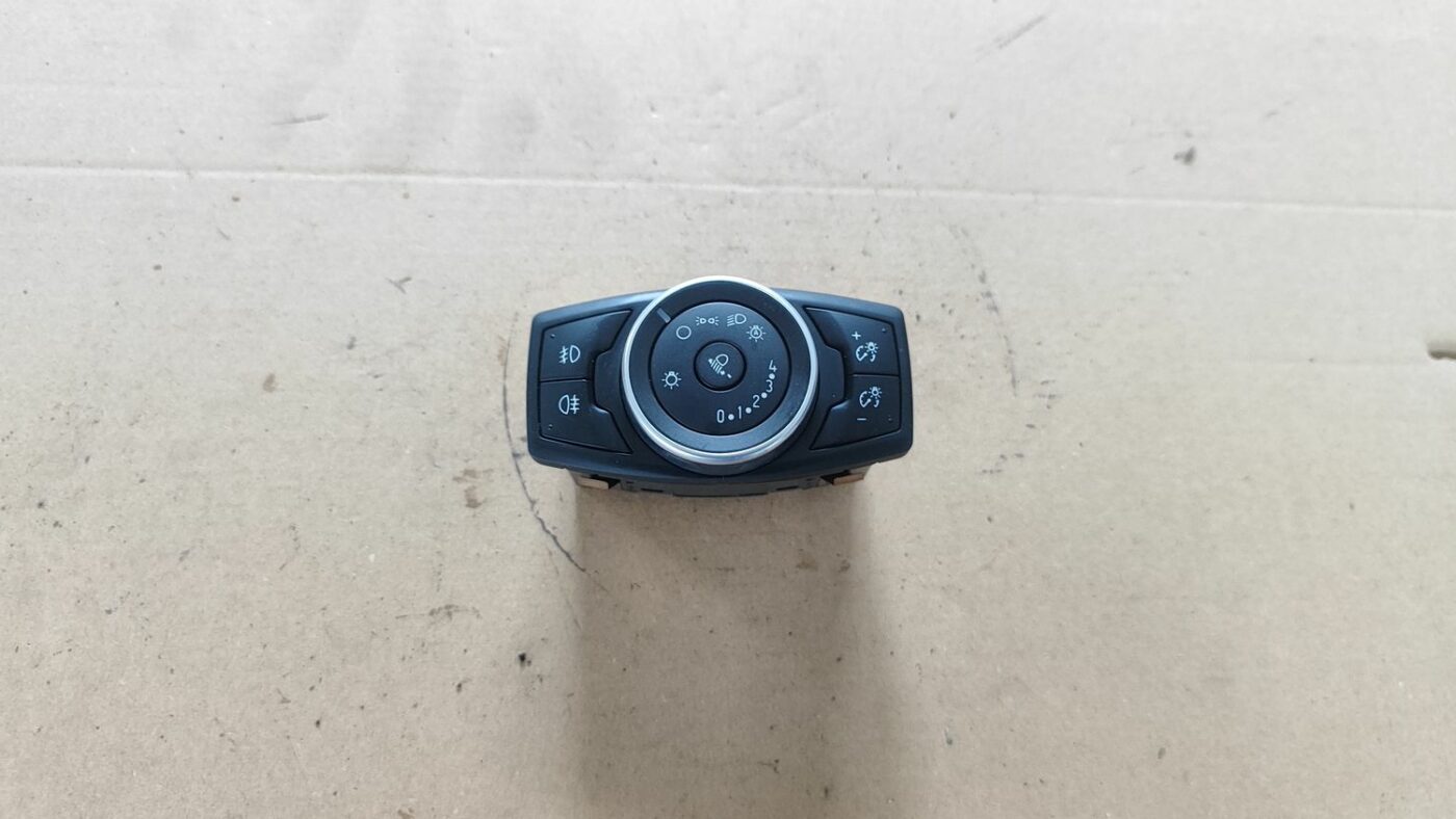 Gaismas slēdzis priekš FORD FOCUS 2016 UNIVERSAL 1 Gaismas slēdzis priekš FORD FOCUS 2016 UNIVERSAL