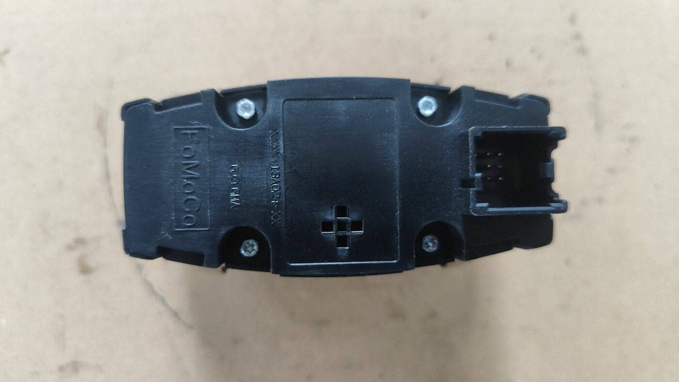 Gaismas slēdzis priekš FORD FOCUS 2016 UNIVERSAL 4 Gaismas slēdzis priekš FORD FOCUS 2016 UNIVERSAL