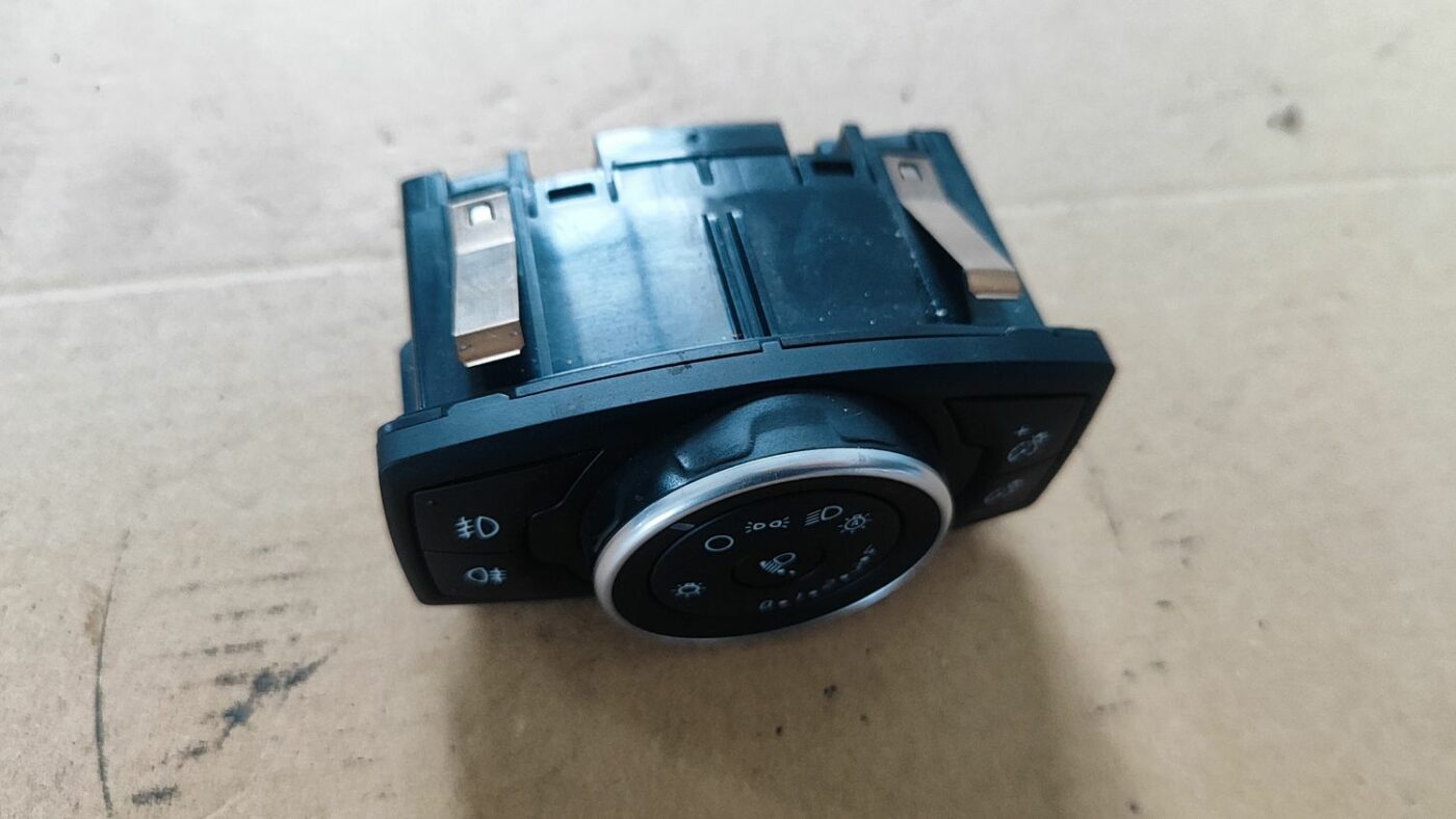 Gaismas slēdzis priekš FORD FOCUS 2016 UNIVERSAL 3 Gaismas slēdzis priekš FORD FOCUS 2016 UNIVERSAL