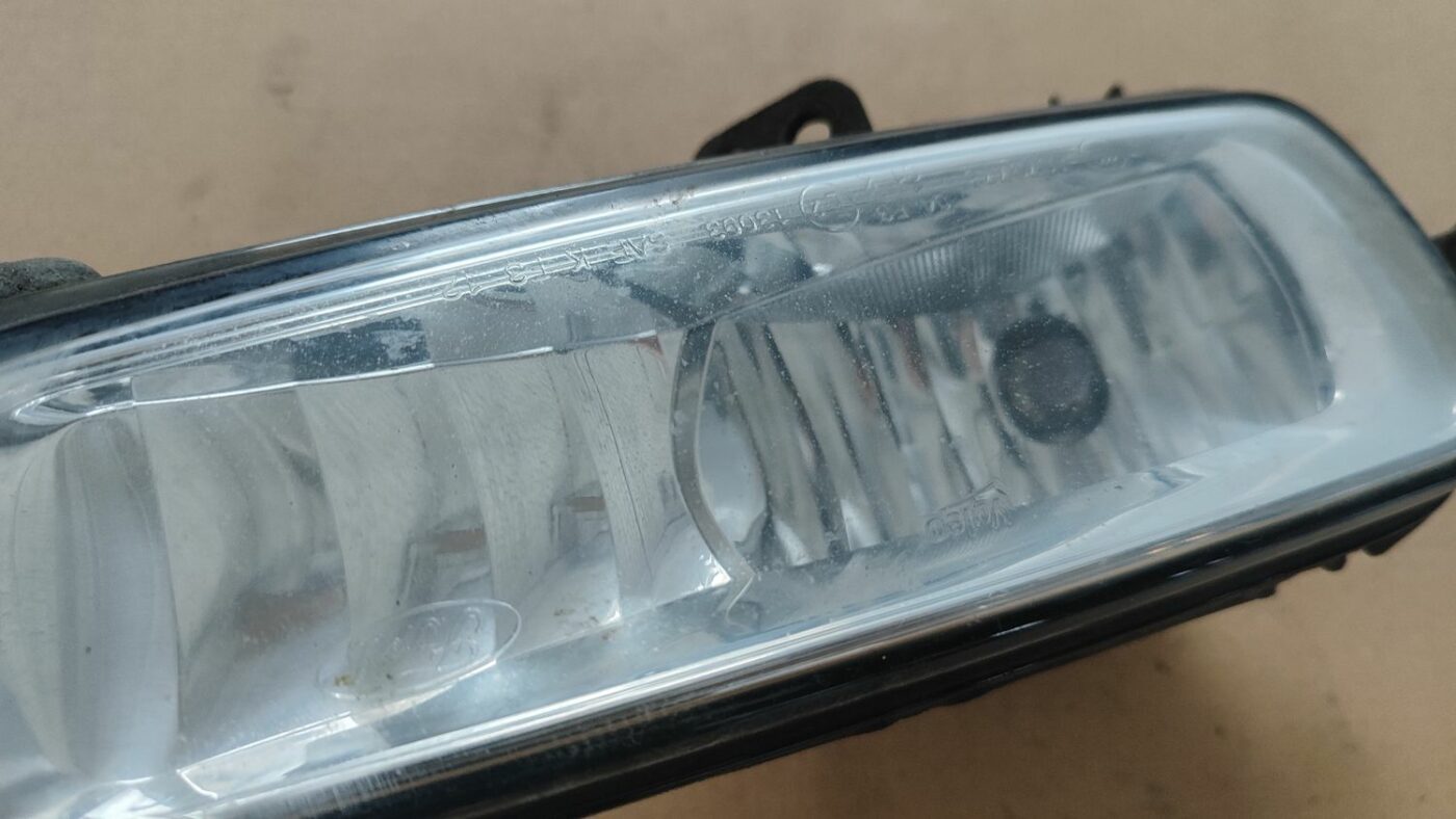 Miglas lukturis priekšā labajā pusē priekš FORD FOCUS 2016 UNIVERSAL 10 Miglas lukturis priekšā labajā pusē priekš FORD FOCUS 2016 UNIVERSAL