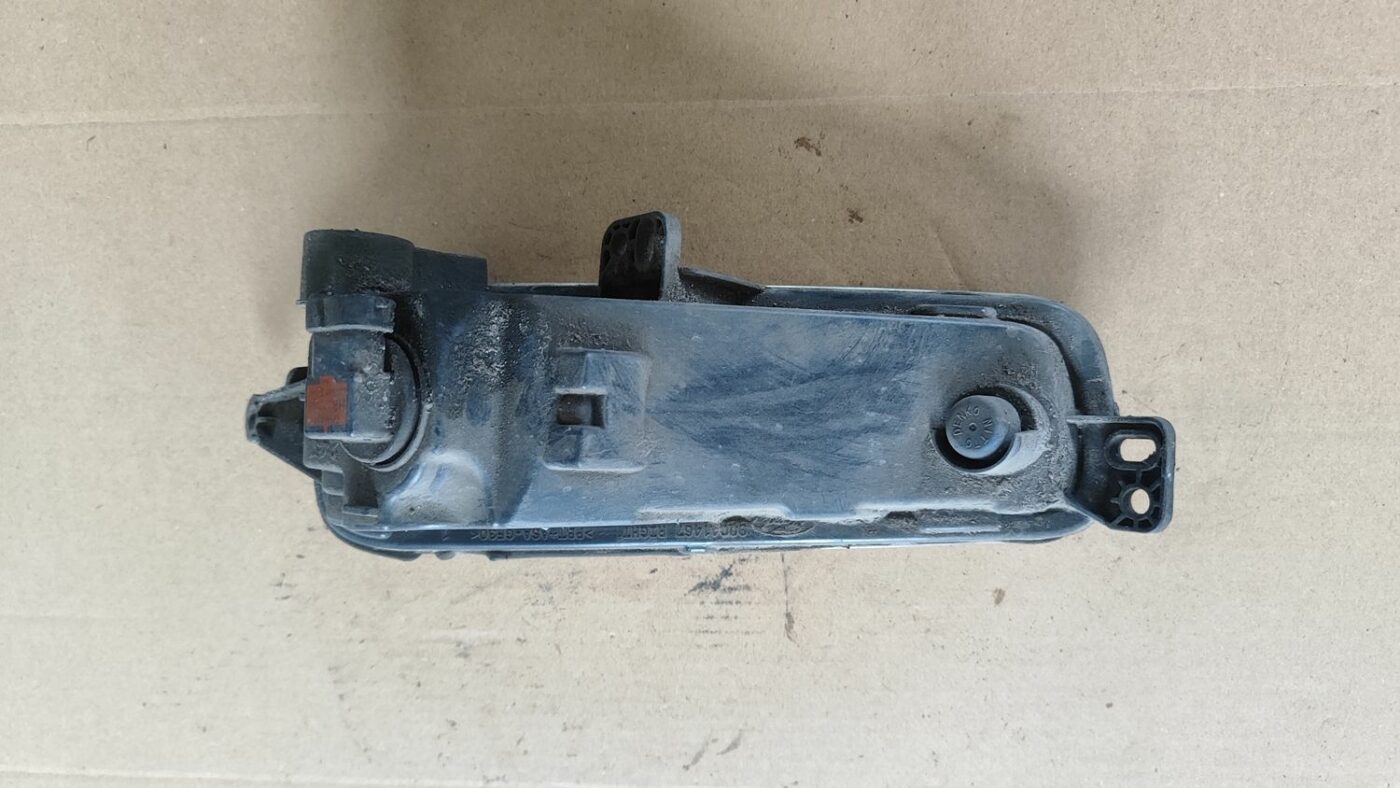 Miglas lukturis priekšā labajā pusē priekš FORD FOCUS 2016 UNIVERSAL 8 Miglas lukturis priekšā labajā pusē priekš FORD FOCUS 2016 UNIVERSAL