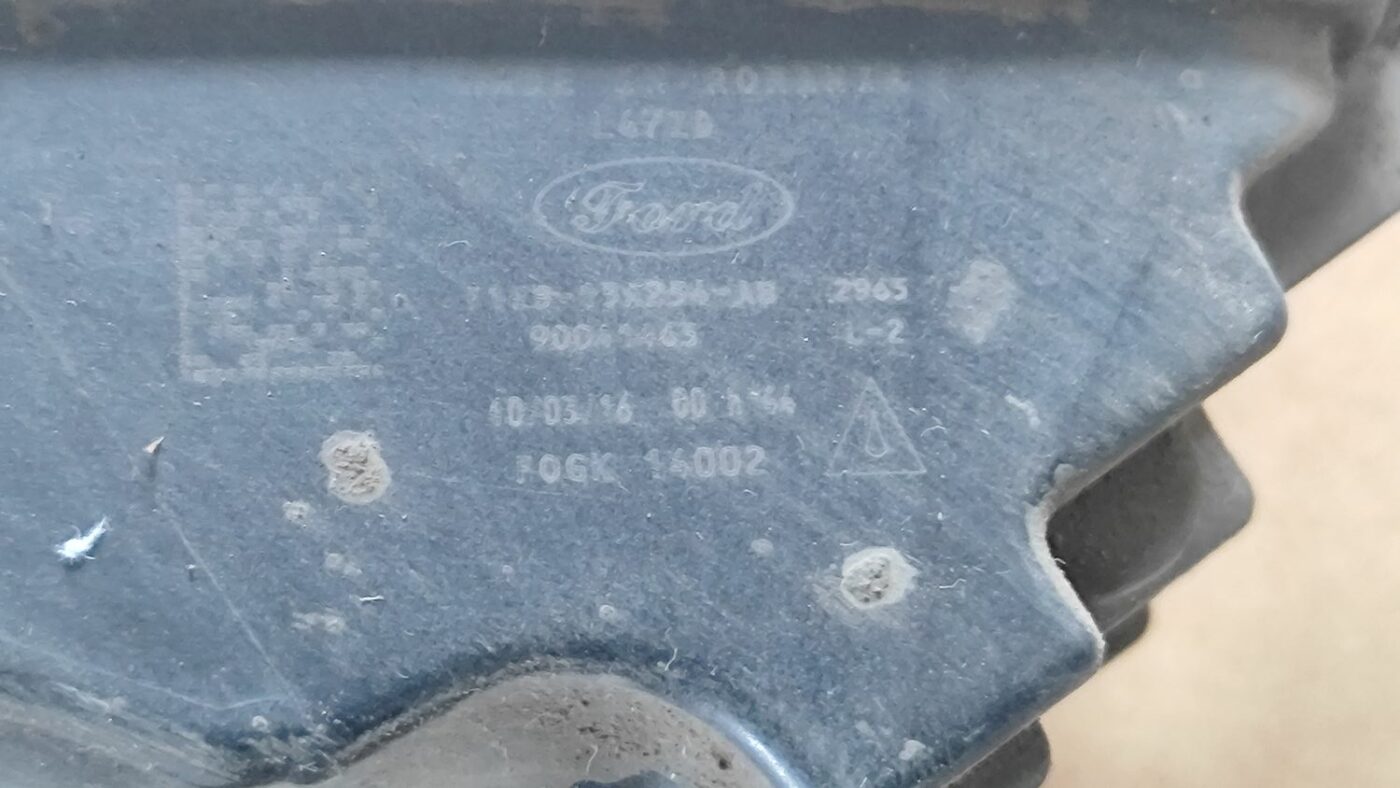 Miglas lukturis priekšā labajā pusē priekš FORD FOCUS 2016 UNIVERSAL 5 Miglas lukturis priekšā labajā pusē priekš FORD FOCUS 2016 UNIVERSAL