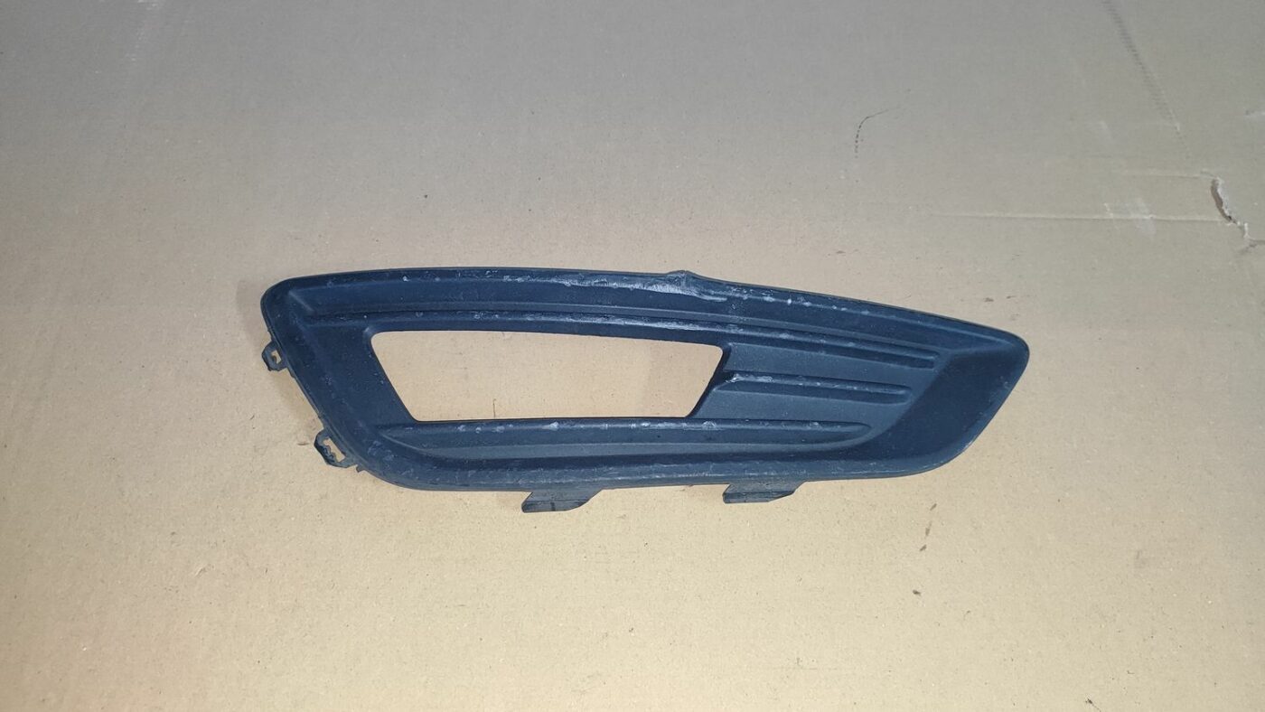 Miglas luktura reste, pa kreisi priekš FORD FOCUS 2016 UNIVERSAL 1 Miglas luktura reste, pa kreisi priekš FORD FOCUS 2016 UNIVERSAL